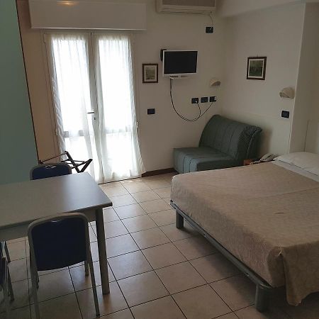 Hotel Residence Adriana Cesena Bagian luar foto